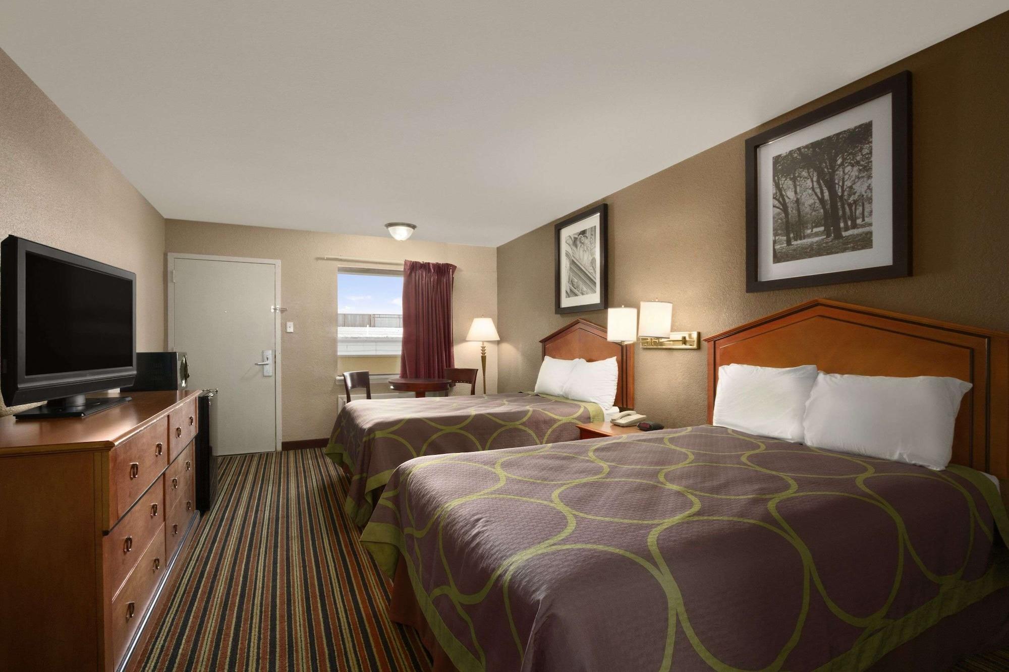 Hotel Super 8 By Wyndham Chattanooga/east Ridge 2*