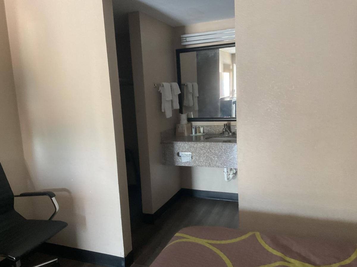Super 8 By Wyndham Chattanooga/east Ridge