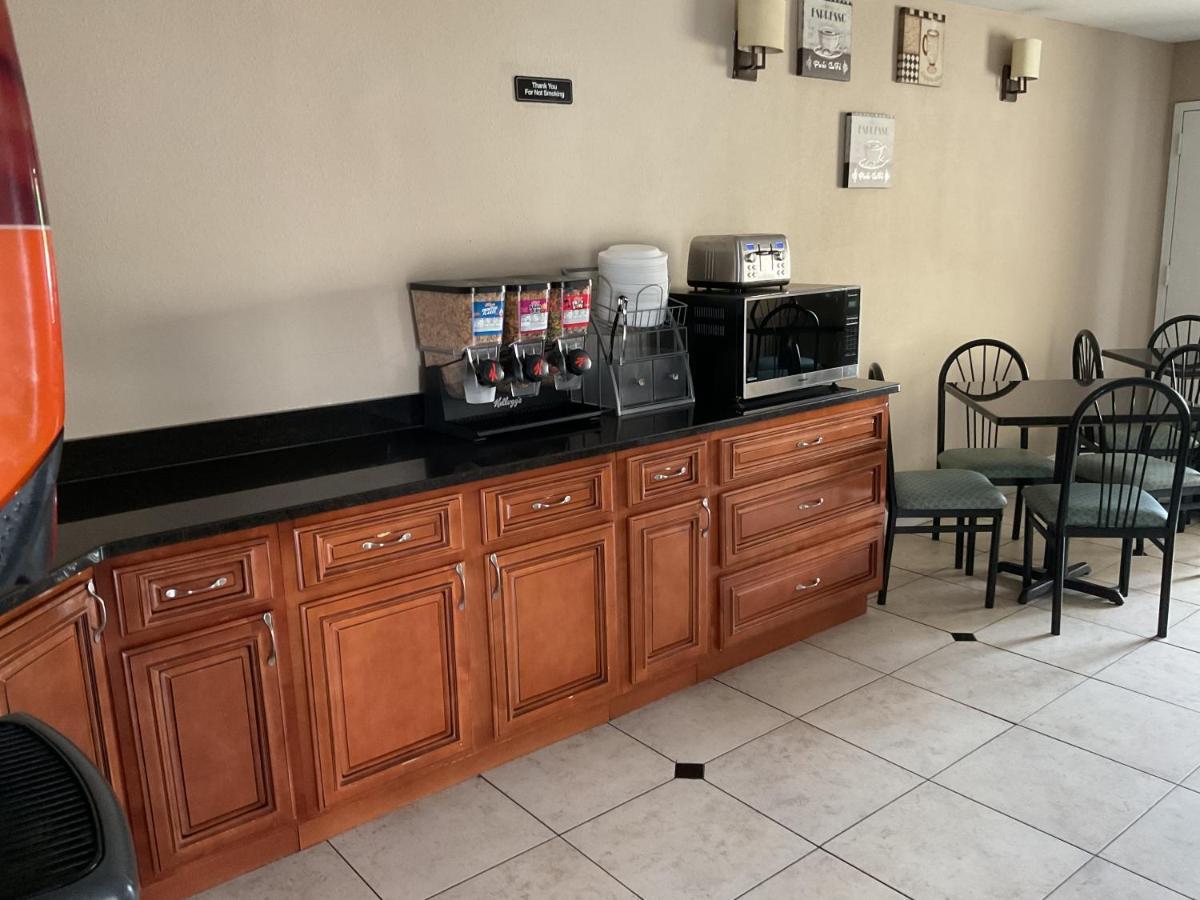 Super 8 By Wyndham Chattanooga/east Ridge East Ridge