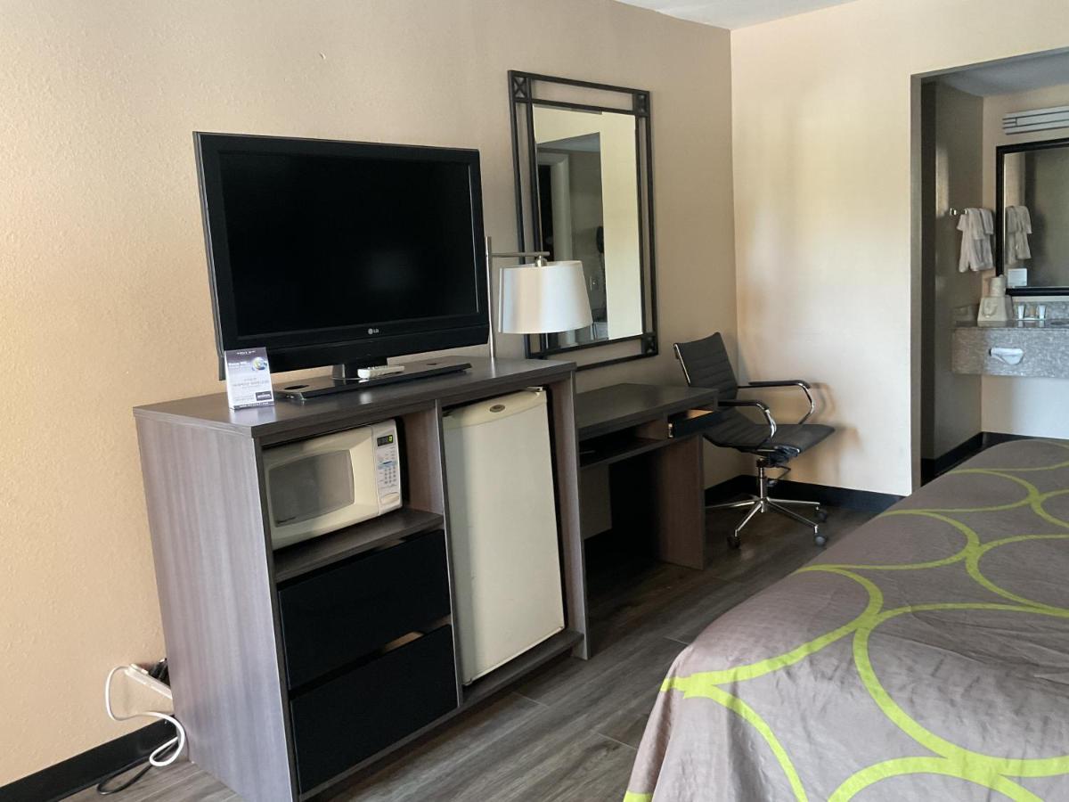 Super 8 By Wyndham Chattanooga/east Ridge Hotel East Ridge