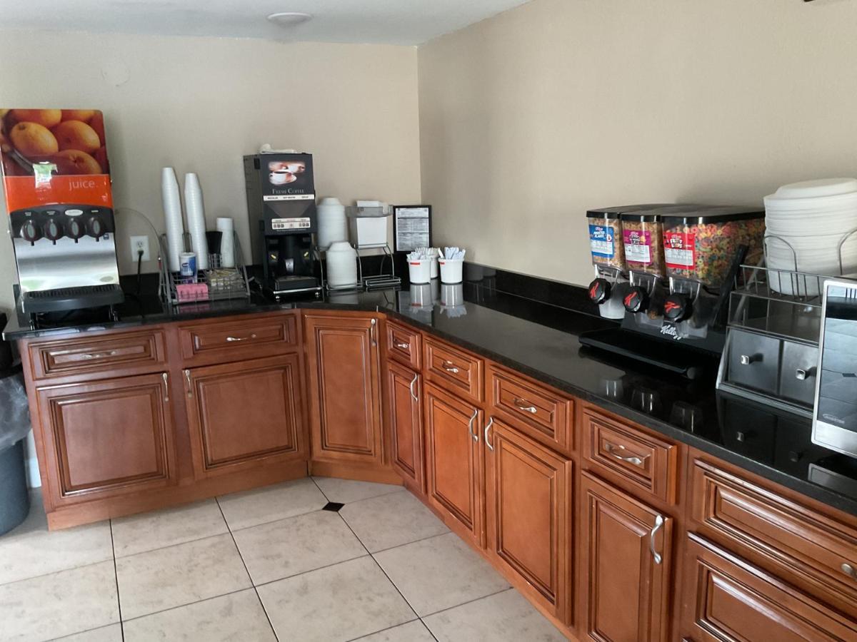 Super 8 By Wyndham Chattanooga/east Ridge Hotel East Ridge