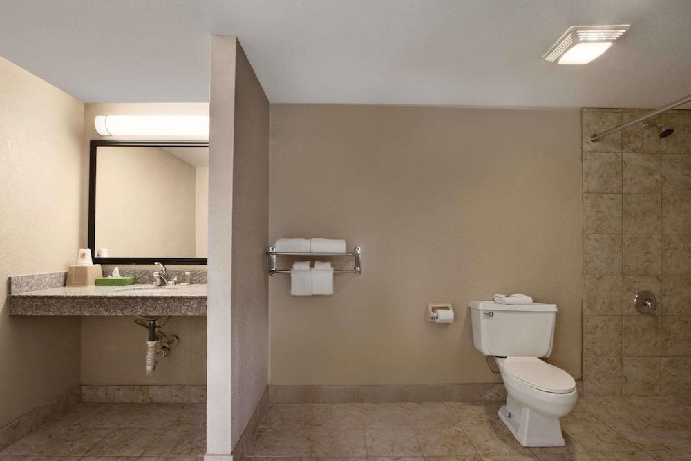 Super 8 By Wyndham Chattanooga/east Ridge Hotel