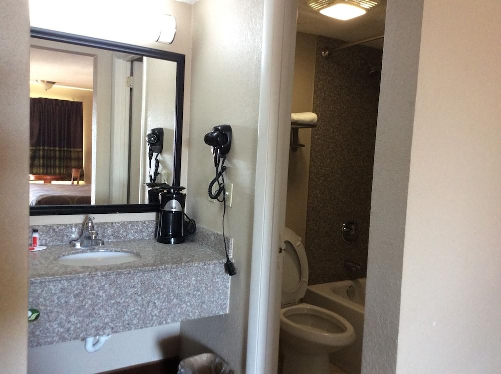 Super 8 By Wyndham Chattanooga/east Ridge Hotel 2*